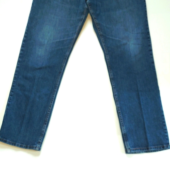 Men's Wrangler Relaxed Fit Straight Leg Jean 36x32 - Picture 4 of 8
